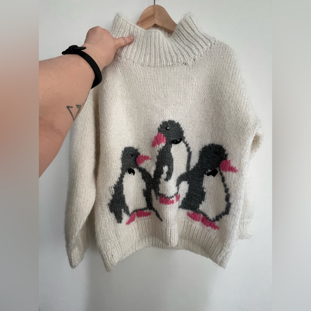 Vintage knit 3D penguin crewneck ladies sweater, ladies S-M